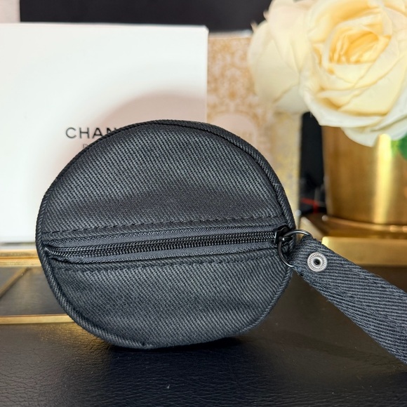Chanel Beaute Black Coin/Airpods/lipstick pouch - NIB - Picture 2 of 7